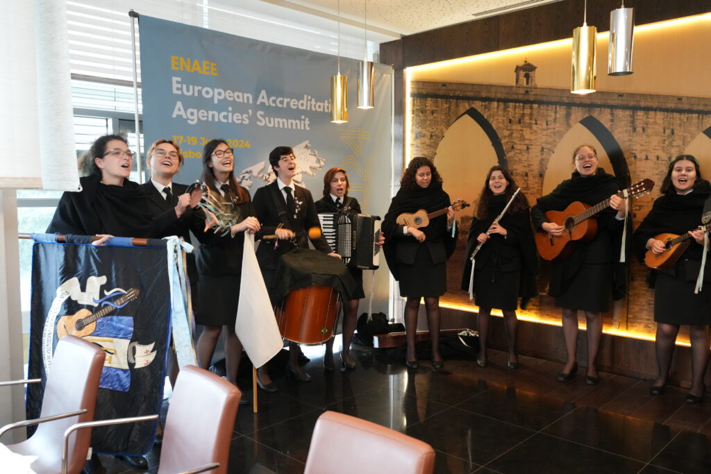 Female-Engineers-Singers-at-Galadinner-1024x683